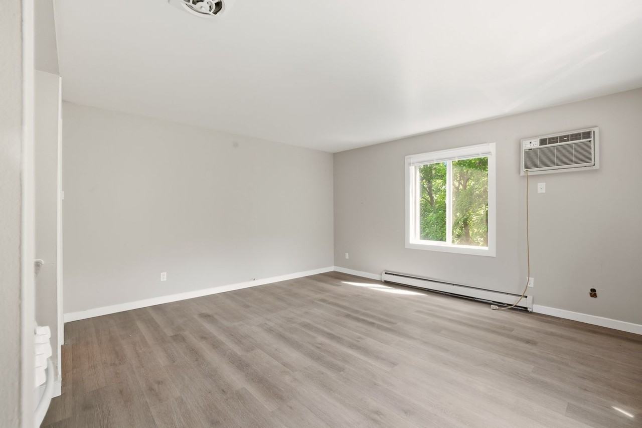 720 E Saint Paul Ave - Photo 2 of 6