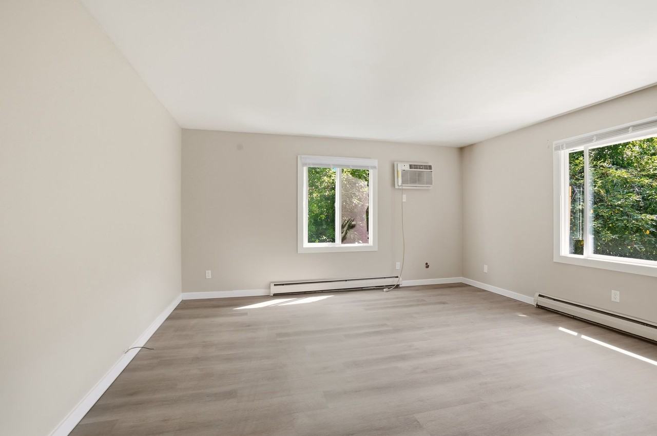 720 E Saint Paul Ave - Photo 3 of 6