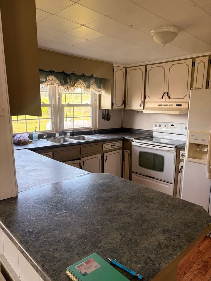 1073 Pasture Branch Rd - Photo 5 of 14