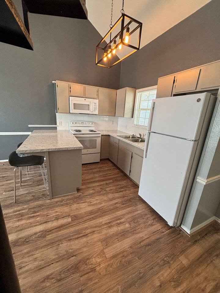 301 Settlers Park Dr - Photo 3 of 10