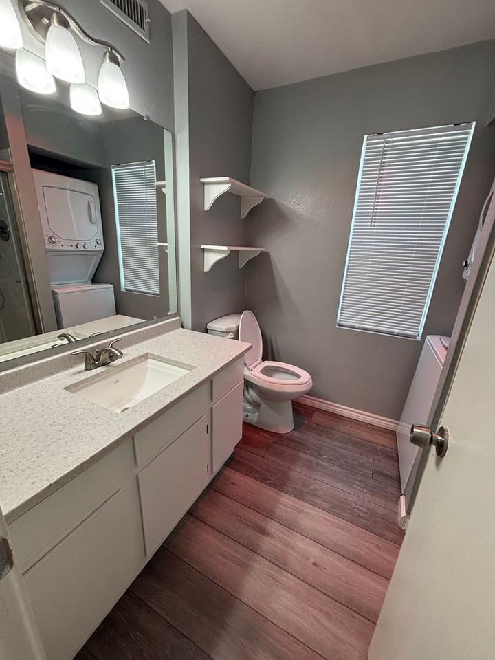 301 Settlers Park Dr - Photo 5 of 10