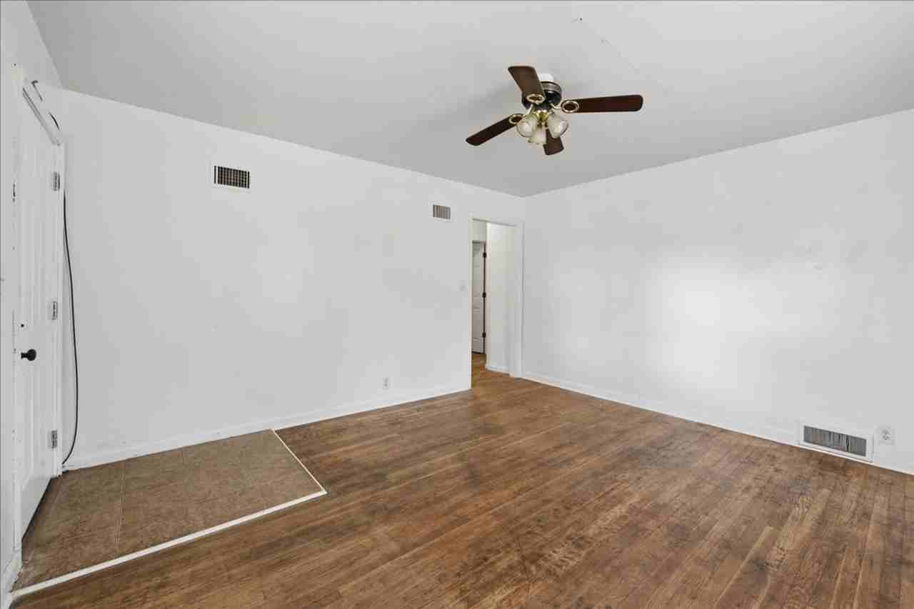 2901 Sheridan St - Photo 4 of 14