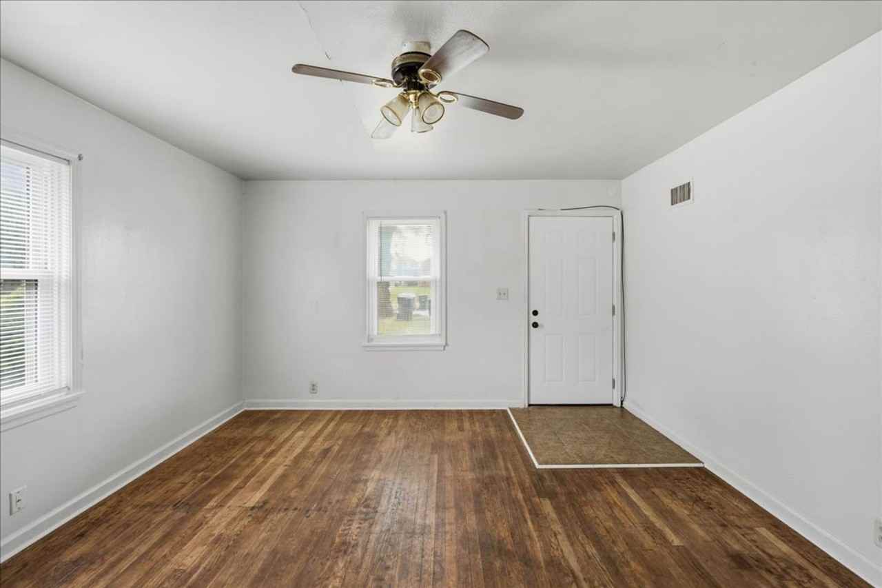 2901 Sheridan St - Photo 5 of 14