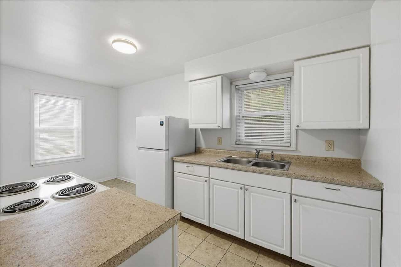 2901 Sheridan St - Photo 7 of 14