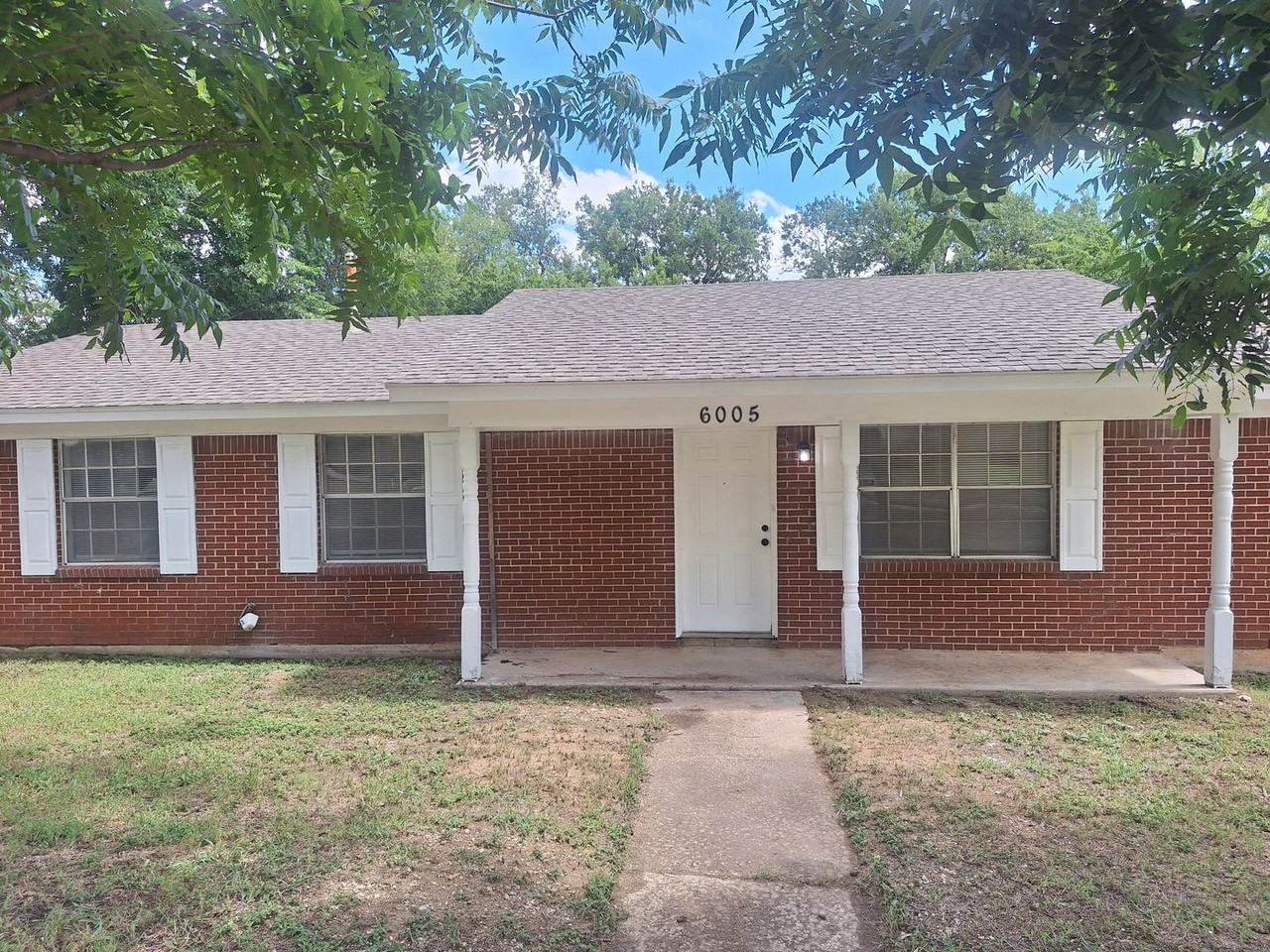 6005 Barry Dr - Photo 2 of 33