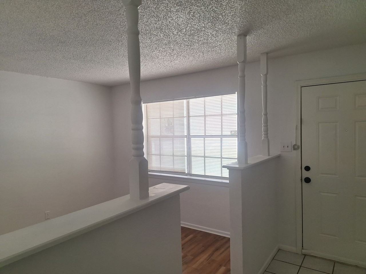6005 Barry Dr - Photo 4 of 33