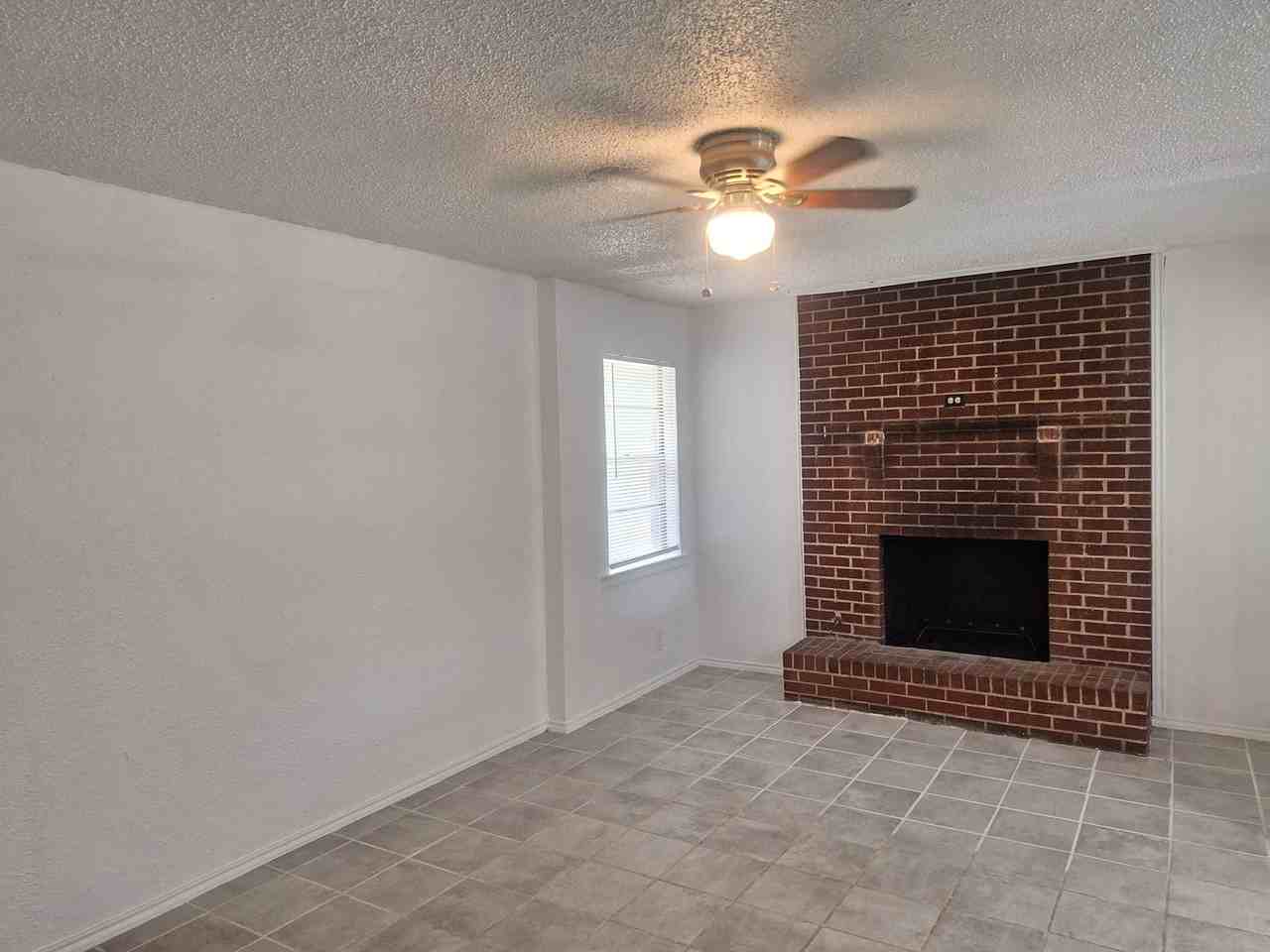 6005 Barry Dr - Photo 7 of 33