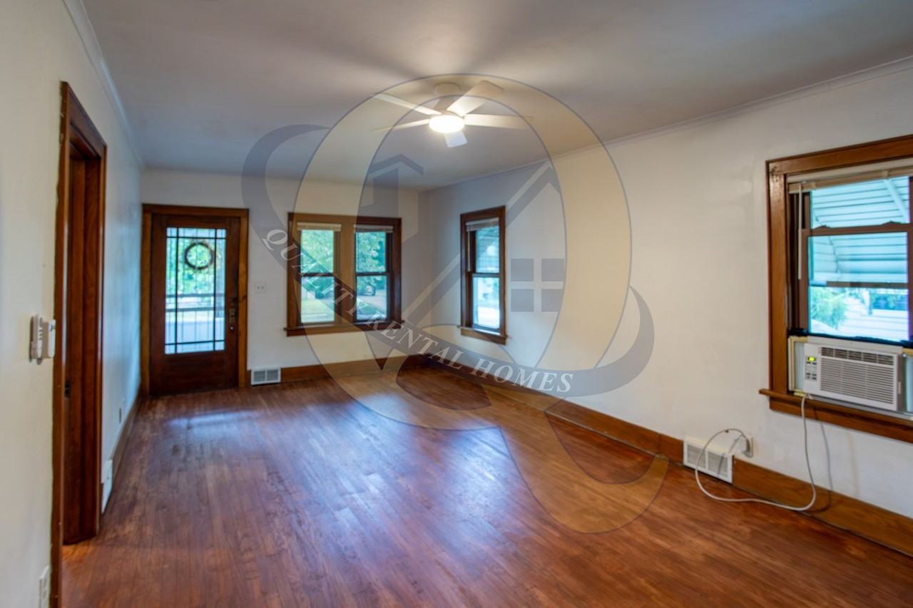 1919 Cartier St - Photo 4 of 25