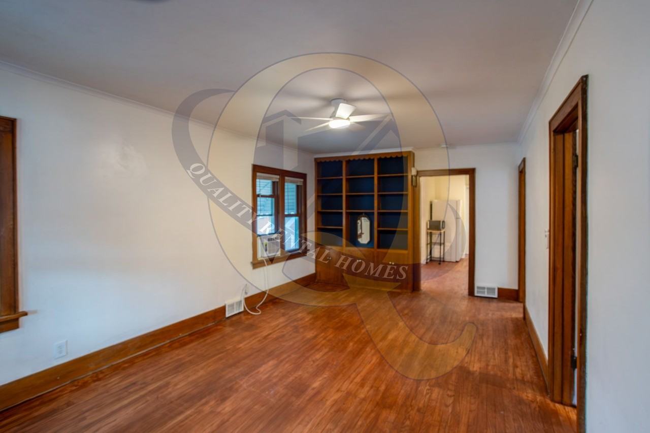 1919 Cartier St - Photo 5 of 25