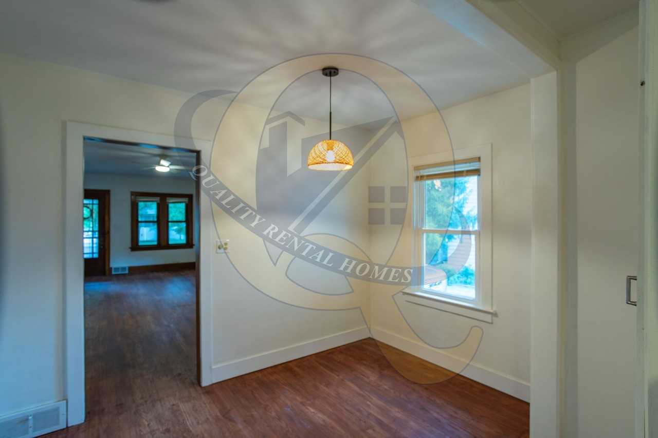1919 Cartier St - Photo 6 of 25