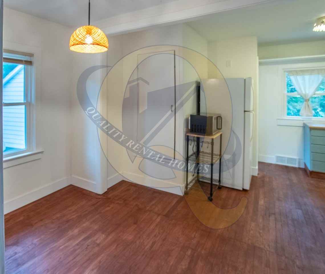 1919 Cartier St - Photo 7 of 25