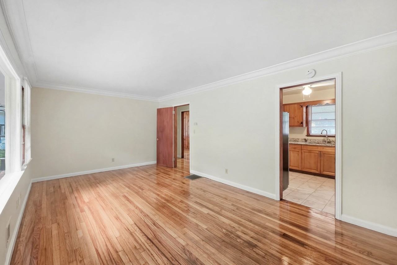 2798 Dearwood Dr Sw - Photo 5 of 24
