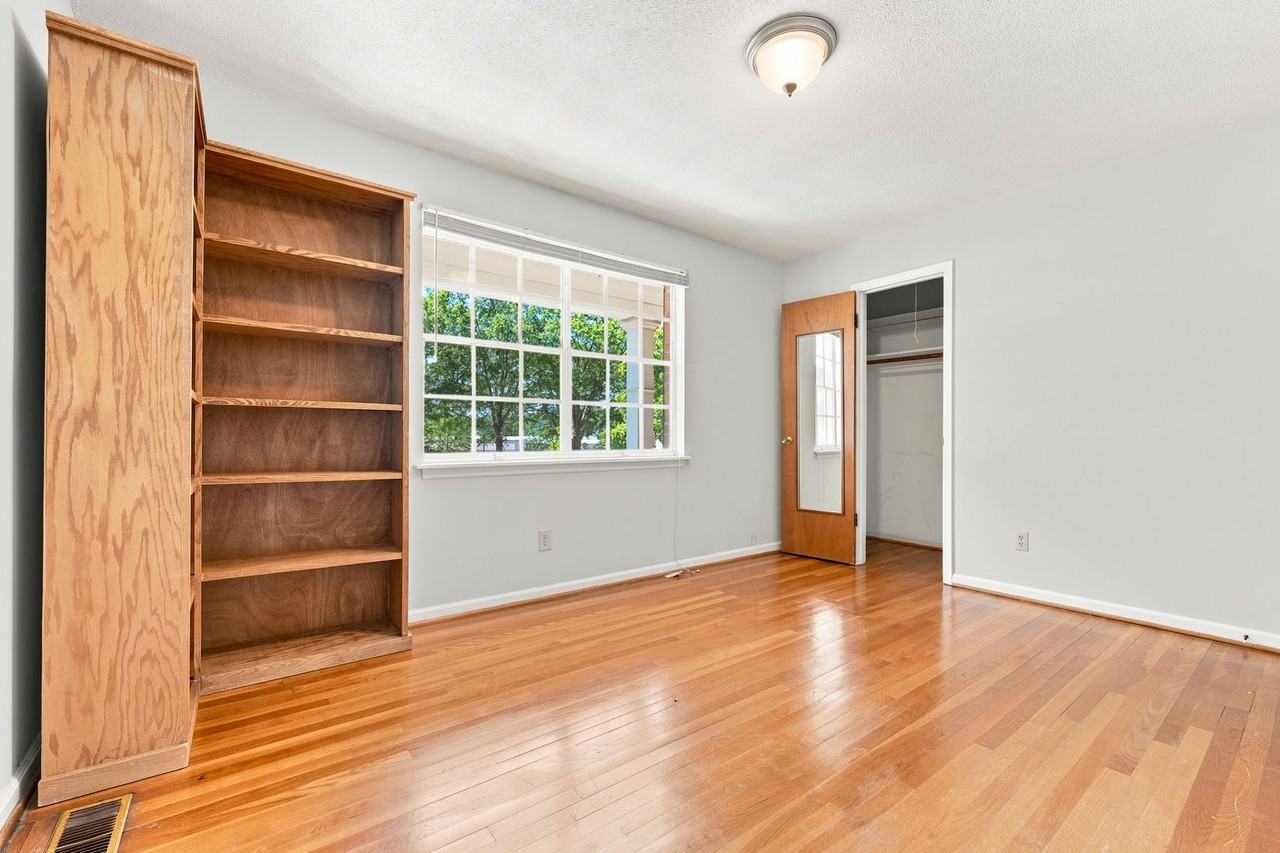 1002 Willow Dr - Photo 2 of 16