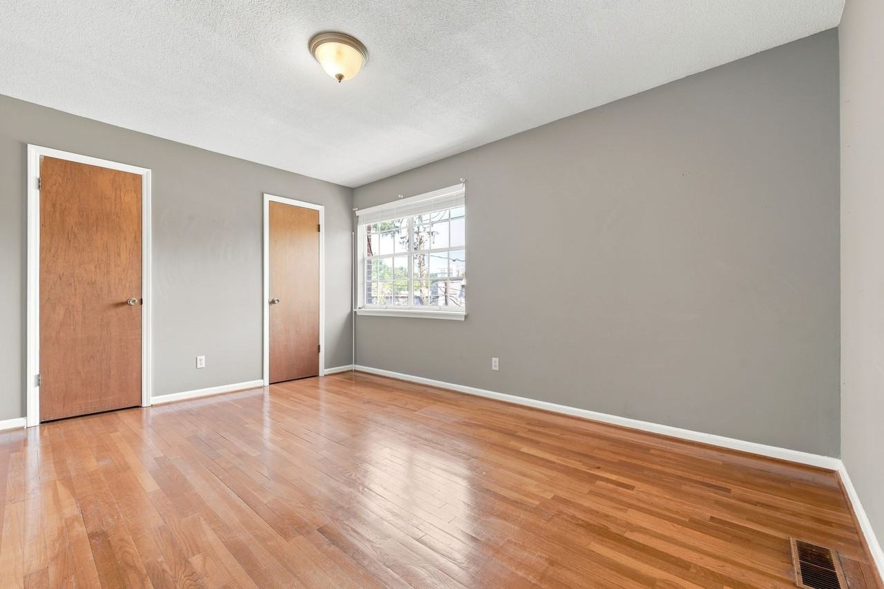 1002 Willow Dr - Photo 3 of 16