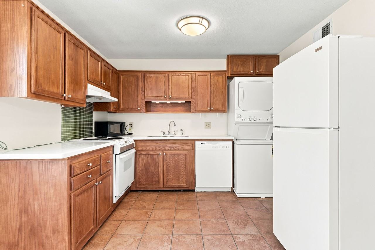 1002 Willow Dr - Photo 4 of 16