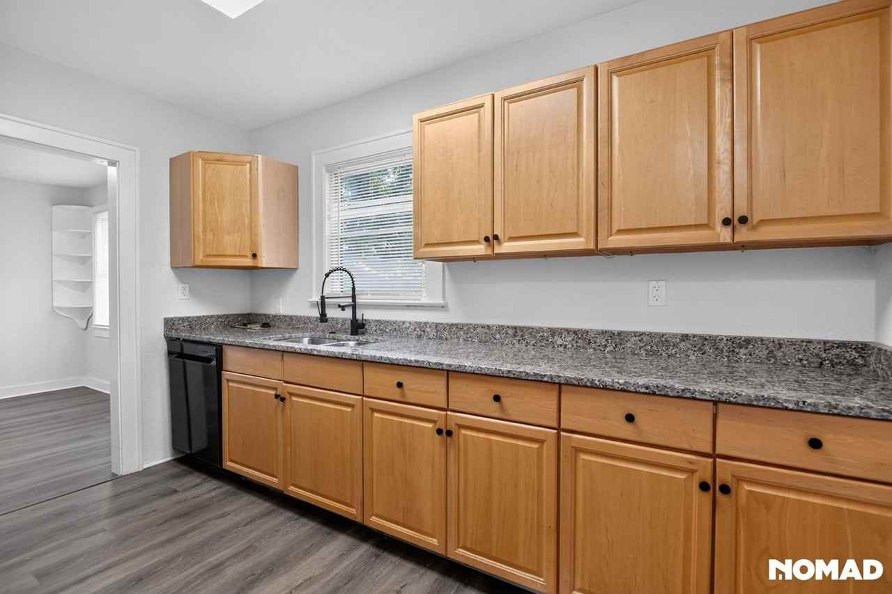 8 Charles St - Photo 3 of 24