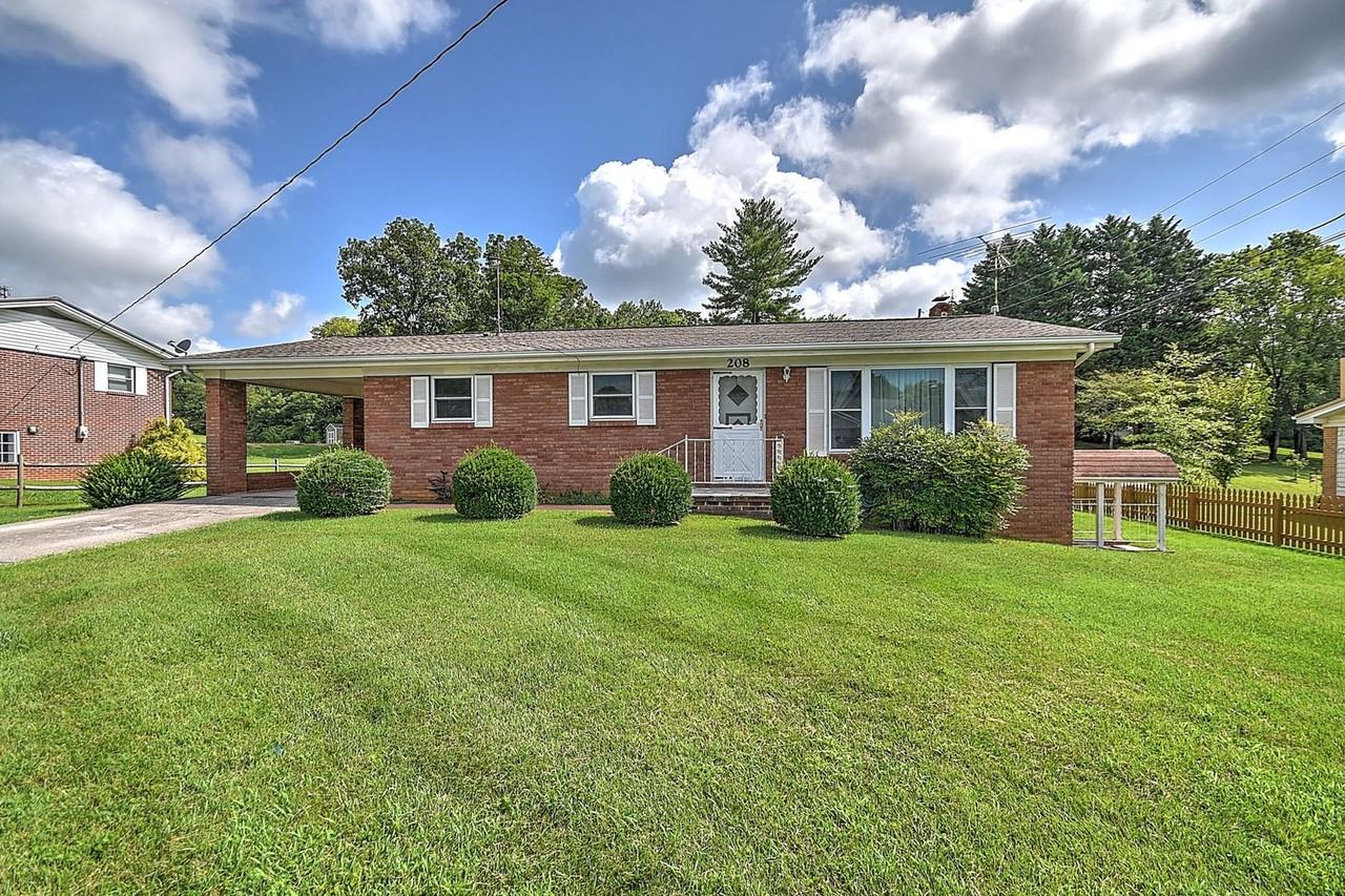 208 Hogan Ave - Photo 2 of 31