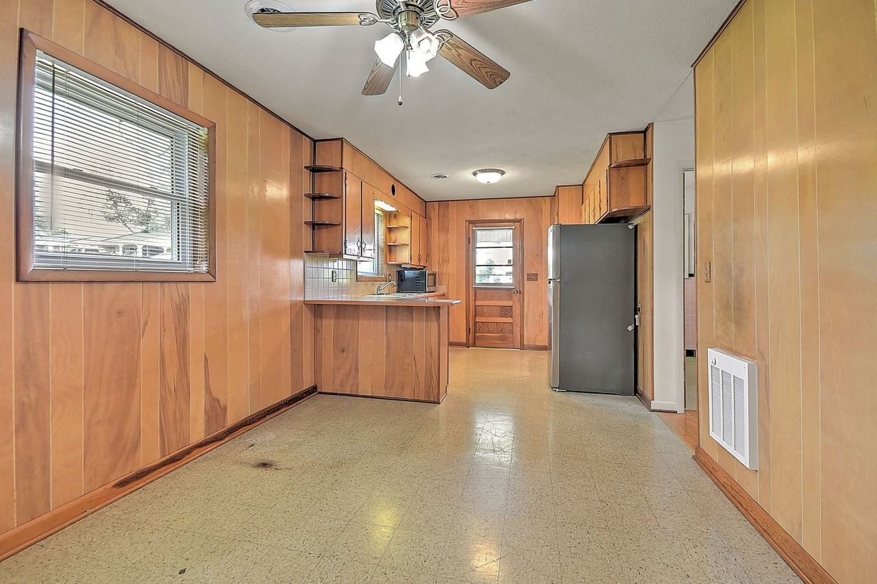 208 Hogan Ave - Photo 6 of 31