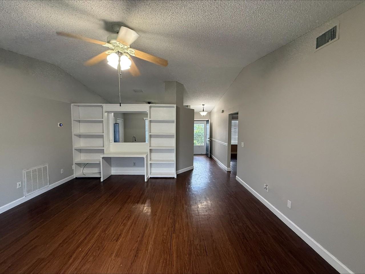 1812 Glenridge St Nw - Photo 3 of 7