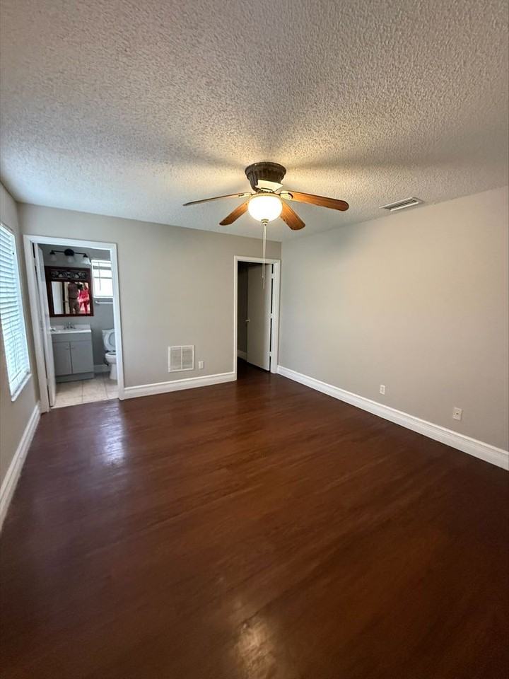 1812 Glenridge St Nw - Photo 4 of 7