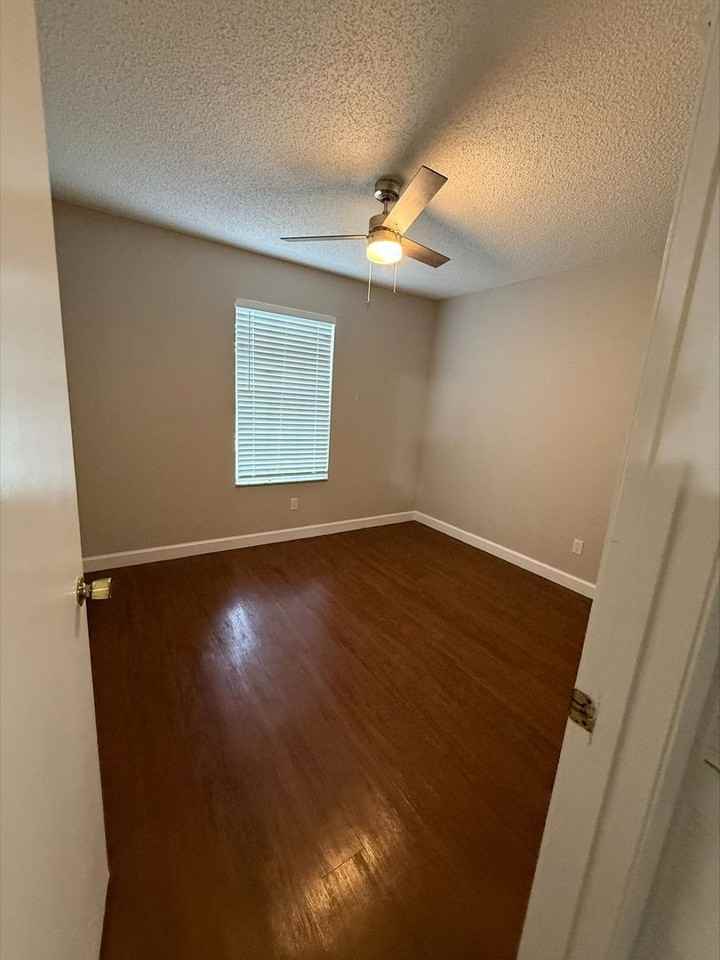 1812 Glenridge St Nw - Photo 5 of 7