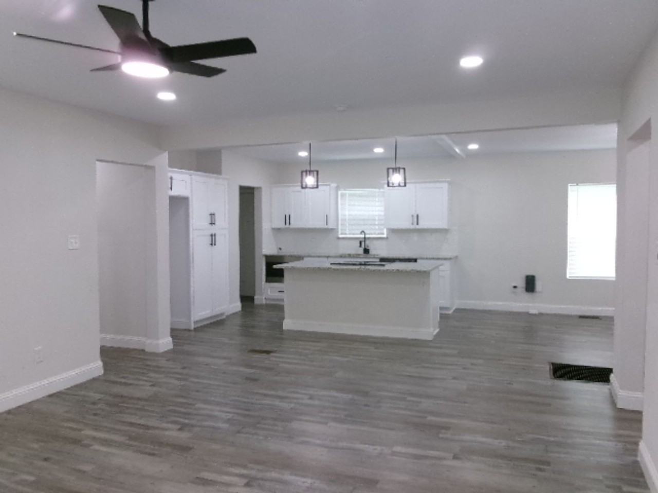 1408 W Main St - Photo 4 of 34