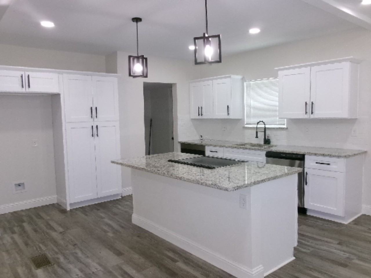 1408 W Main St - Photo 5 of 34
