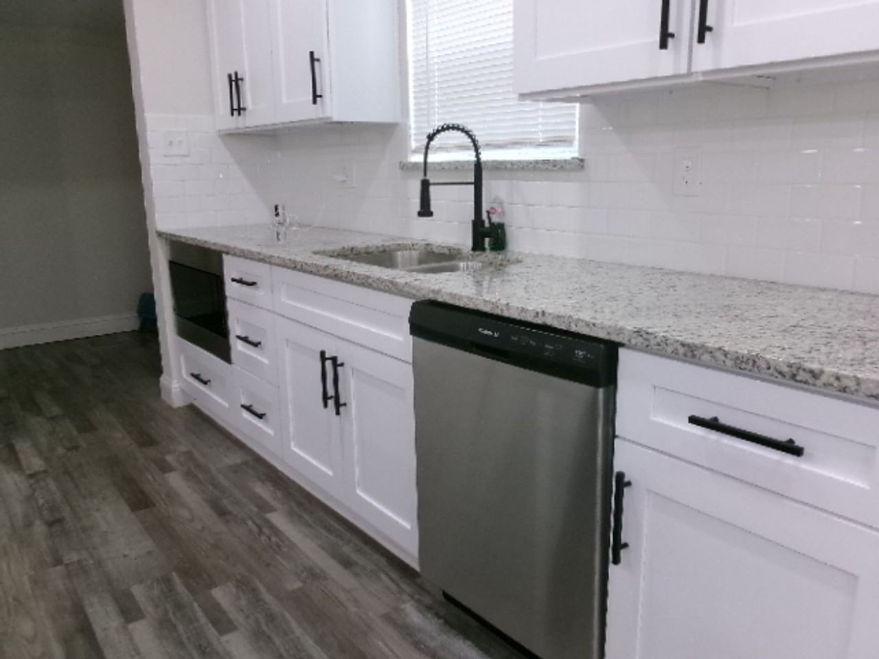 1408 W Main St - Photo 7 of 34