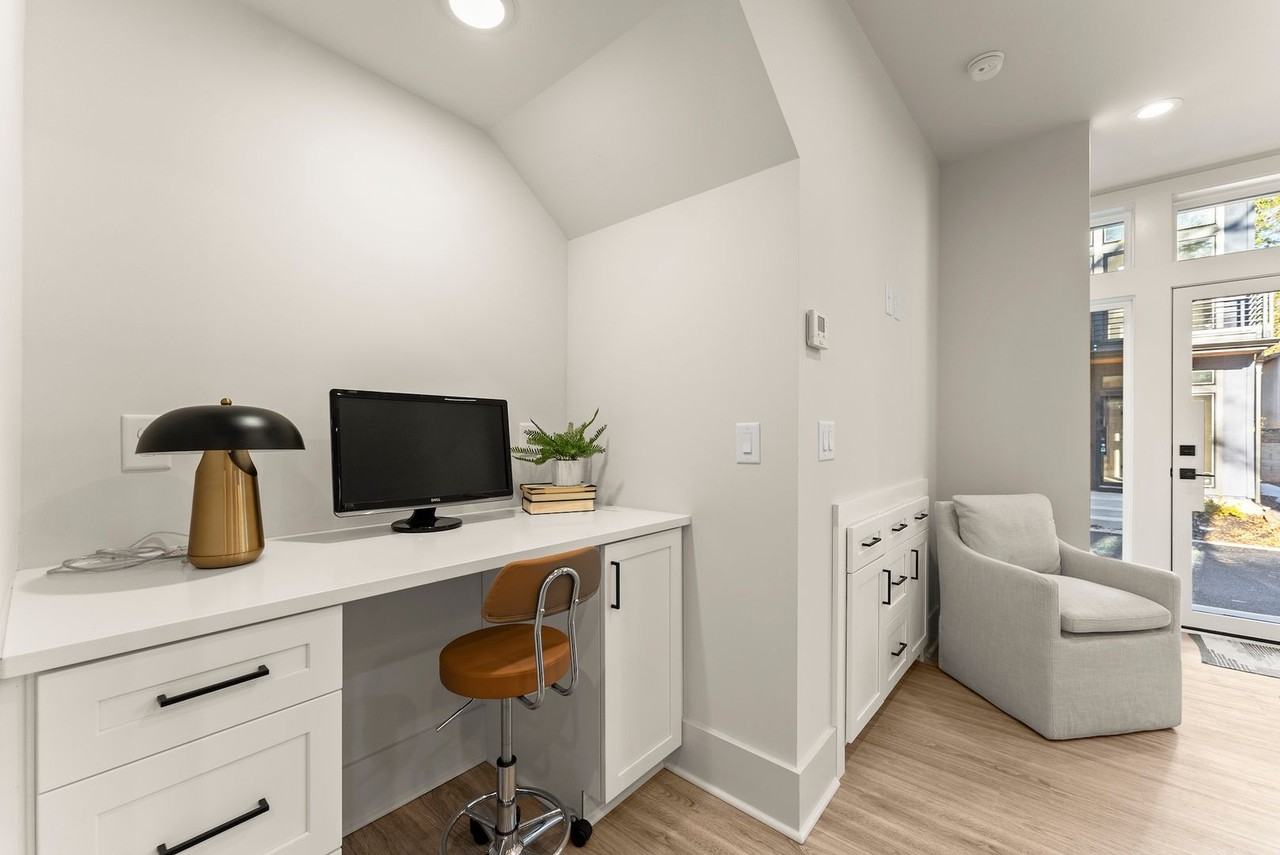 521 Washington St Sw - Photo 3 of 9