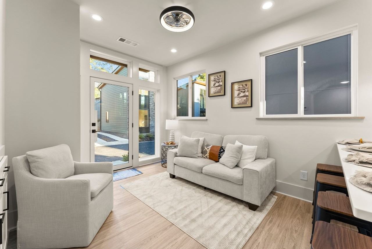 521 Washington St Sw - Photo 4 of 9
