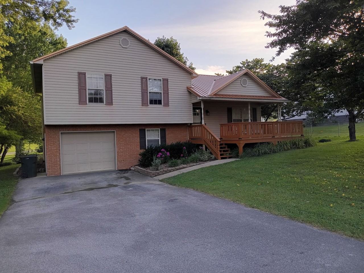 514 Nunley Dr - Photo 2 of 24