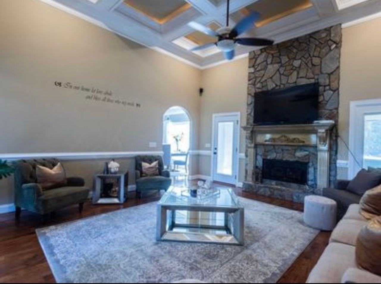 940 Lansfair Dr - Photo 4 of 21