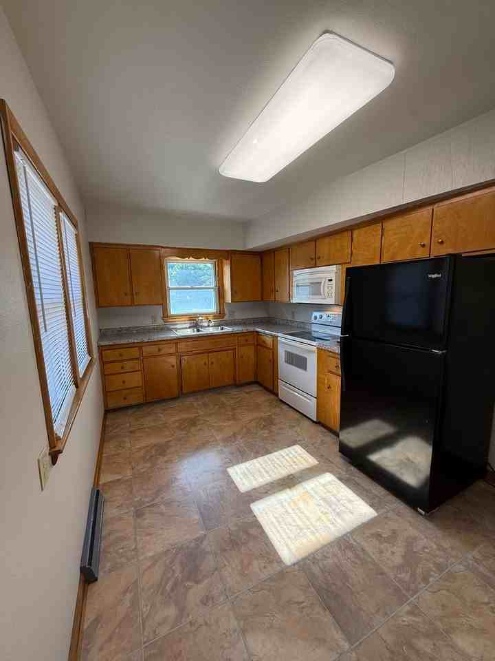 834 S 20th St - Photo 4 of 13