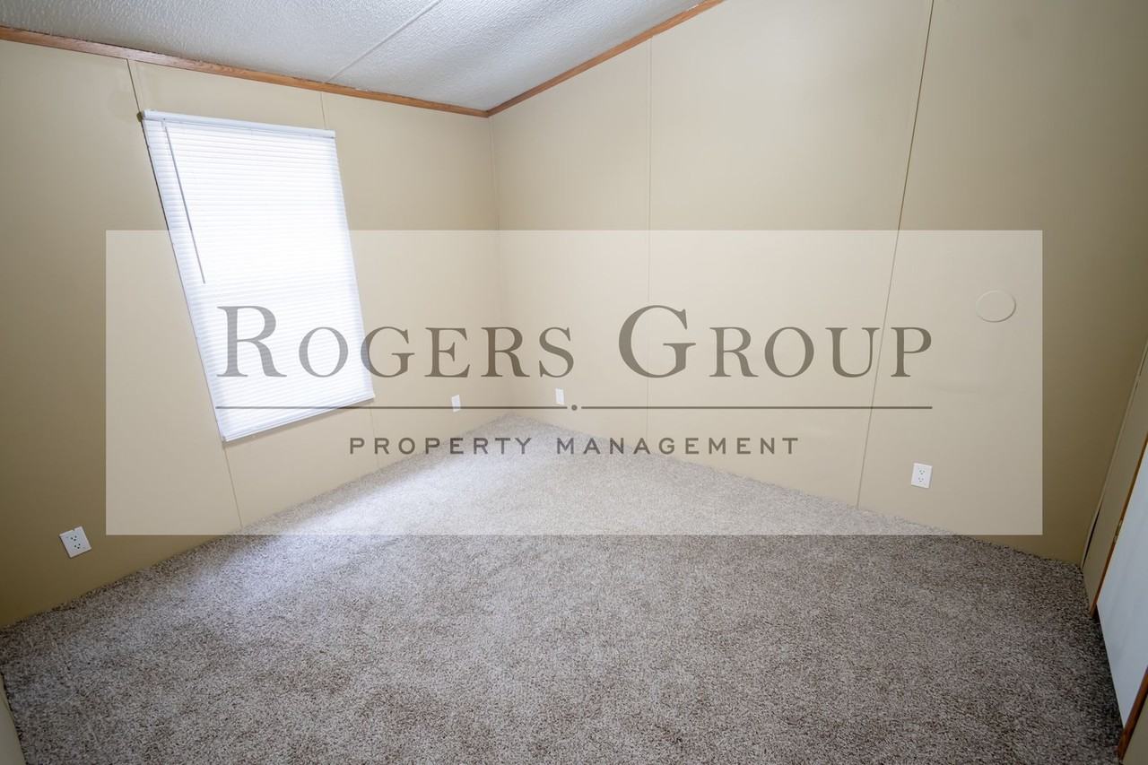 671 Regina Ln - Photo 3 of 11