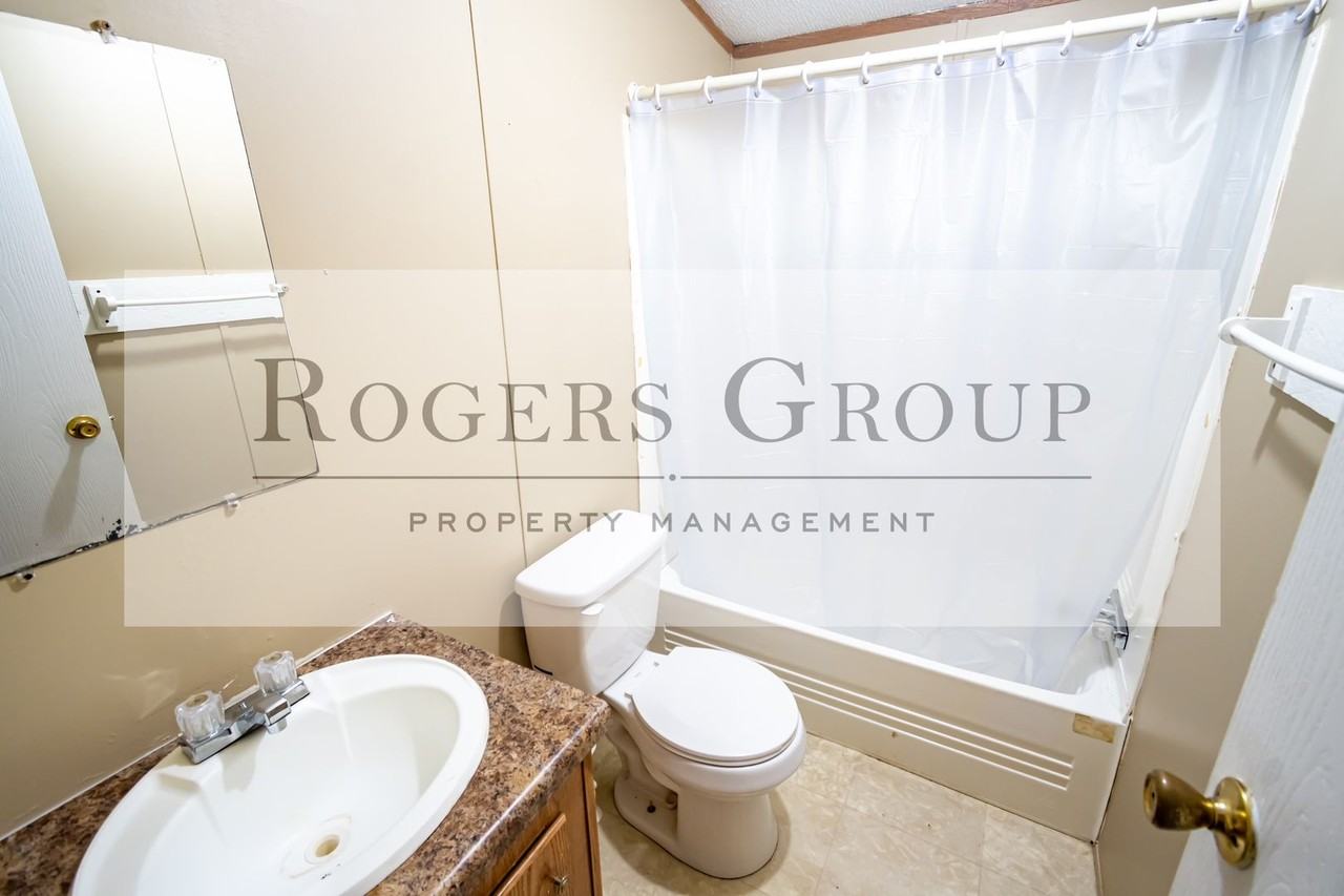 671 Regina Ln - Photo 4 of 11