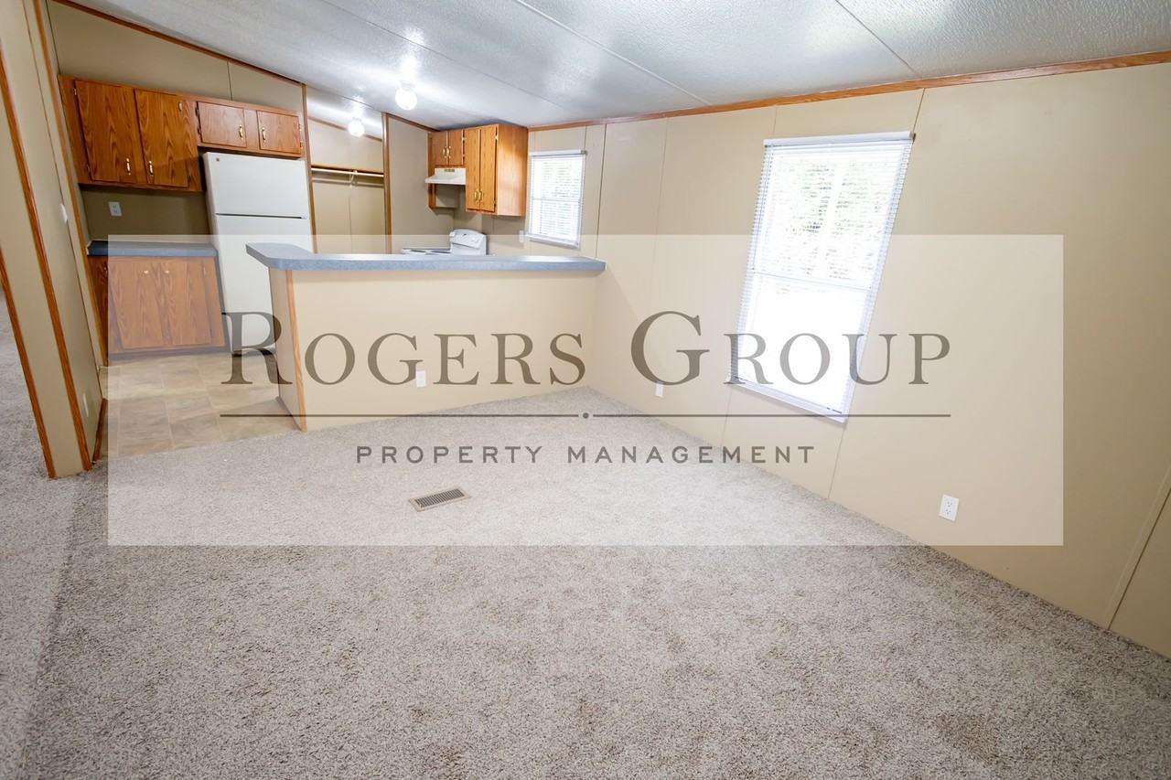 671 Regina Ln - Photo 6 of 11