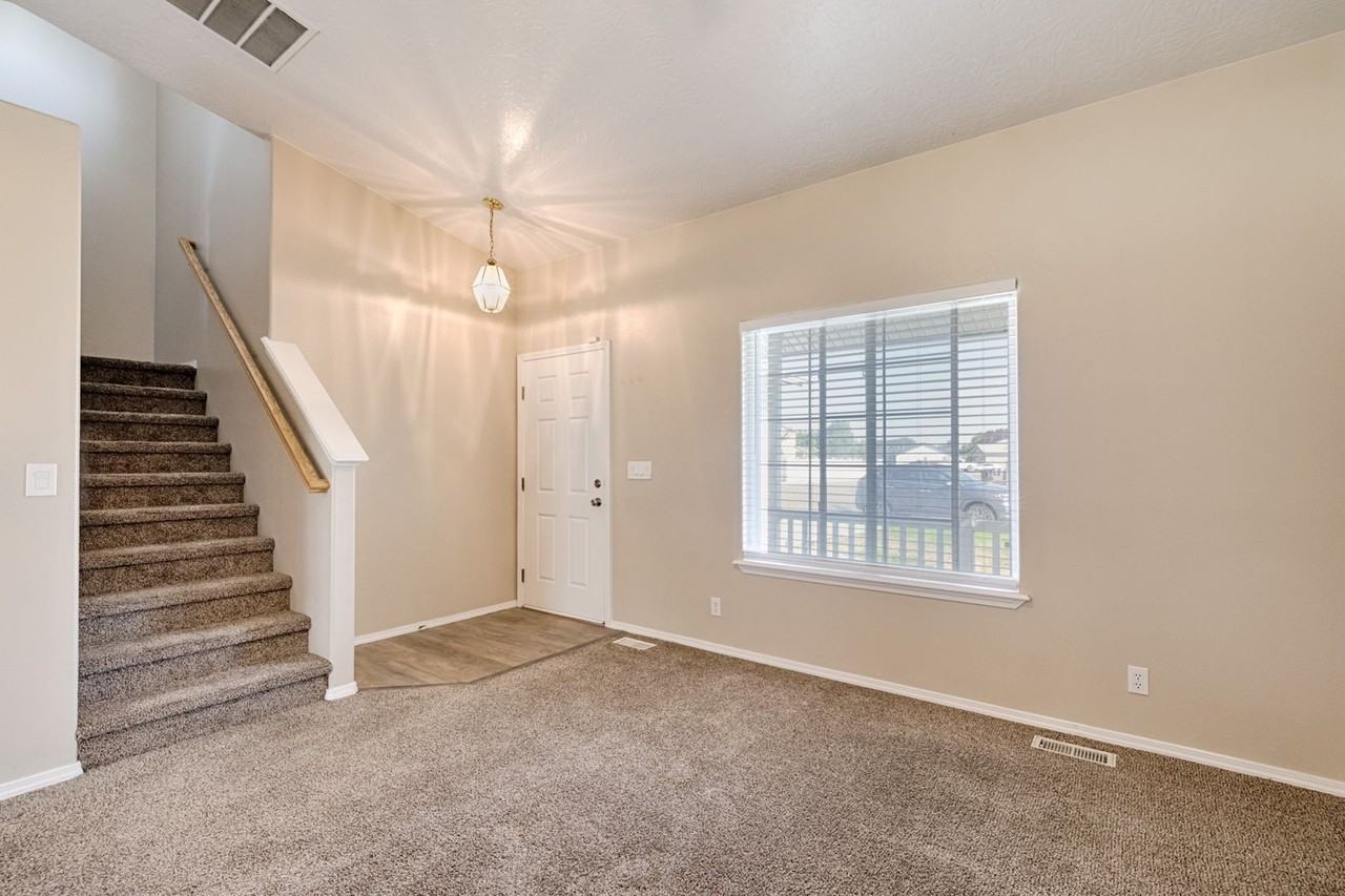 2019 W Curlew St - Photo 3 of 21