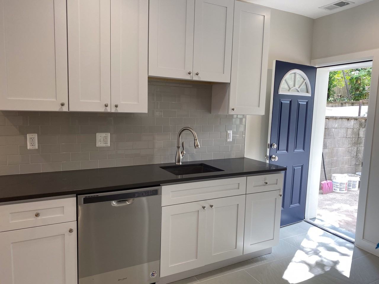 618 Cross St - Photo 4 of 19