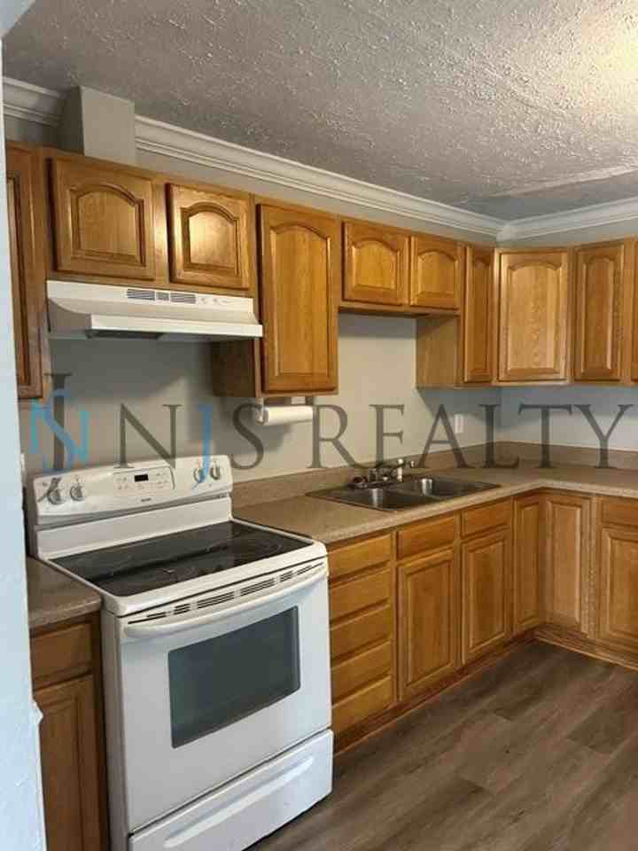 7029 Berry Ave - Photo 5 of 20