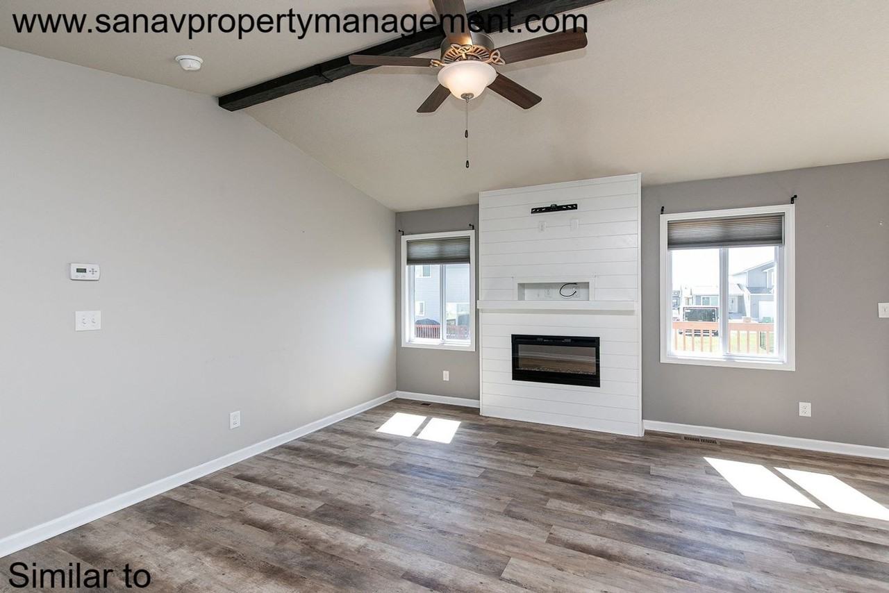 3040 Worchester Dr - Photo 4 of 21