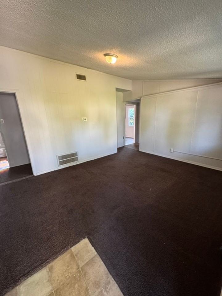 1115 Grant Ave - Photo 2 of 8