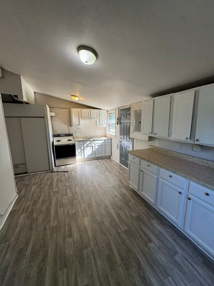 1115 Grant Ave - Photo 3 of 8
