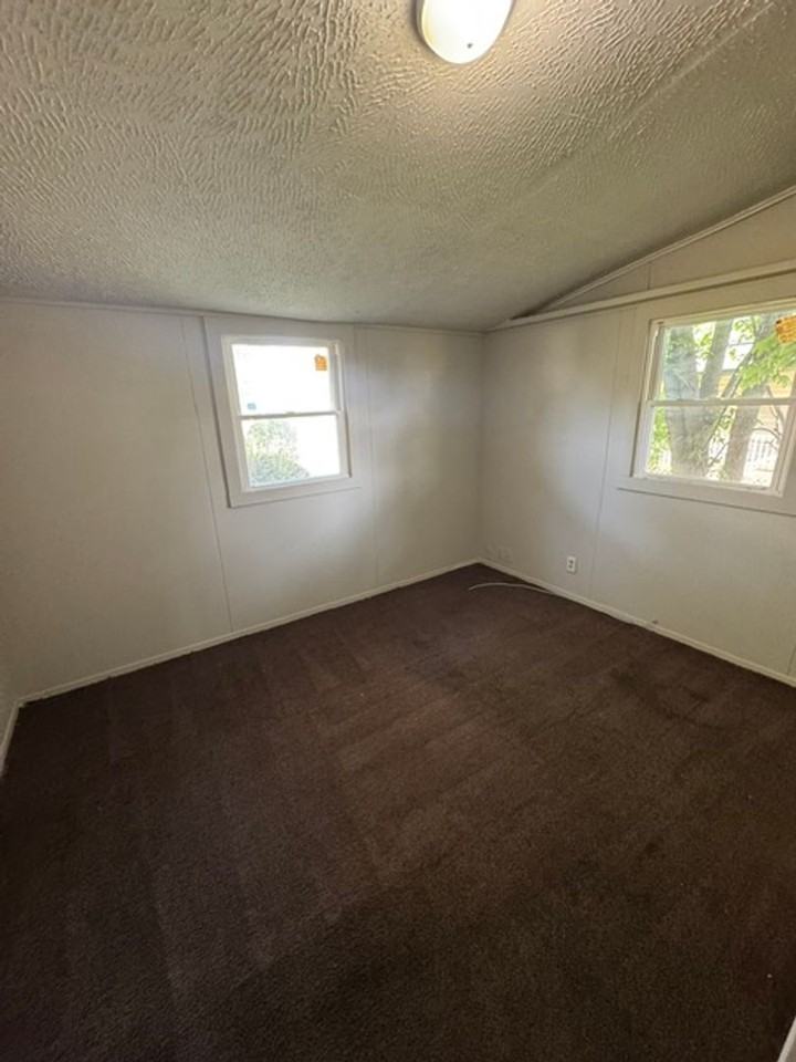 1115 Grant Ave - Photo 5 of 8