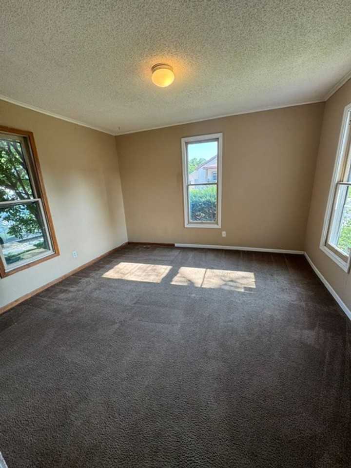 534 South St - Photo 4 of 8