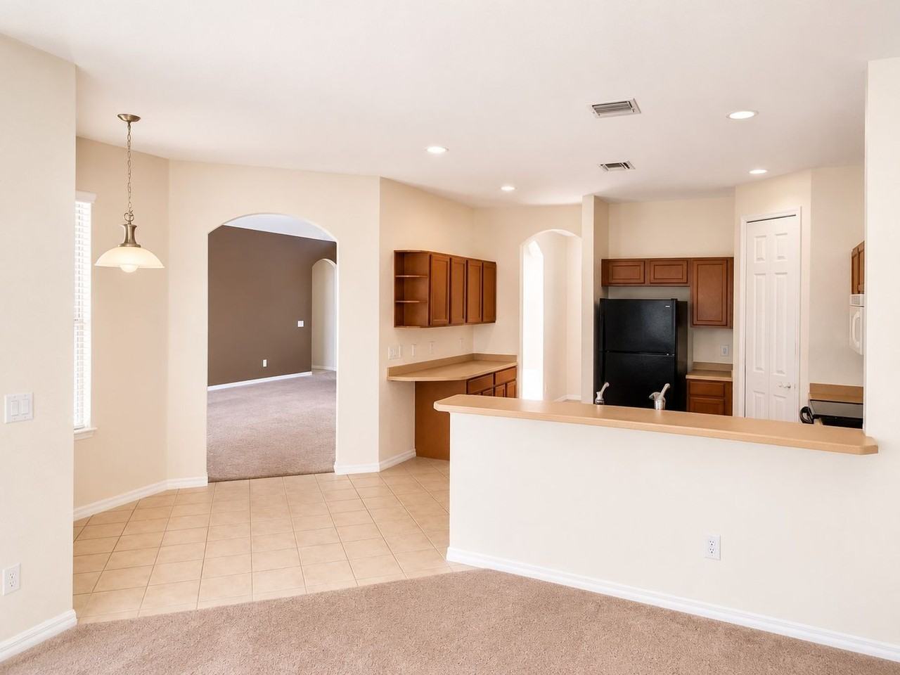 1460 Equinox Cir - Photo 4 of 18