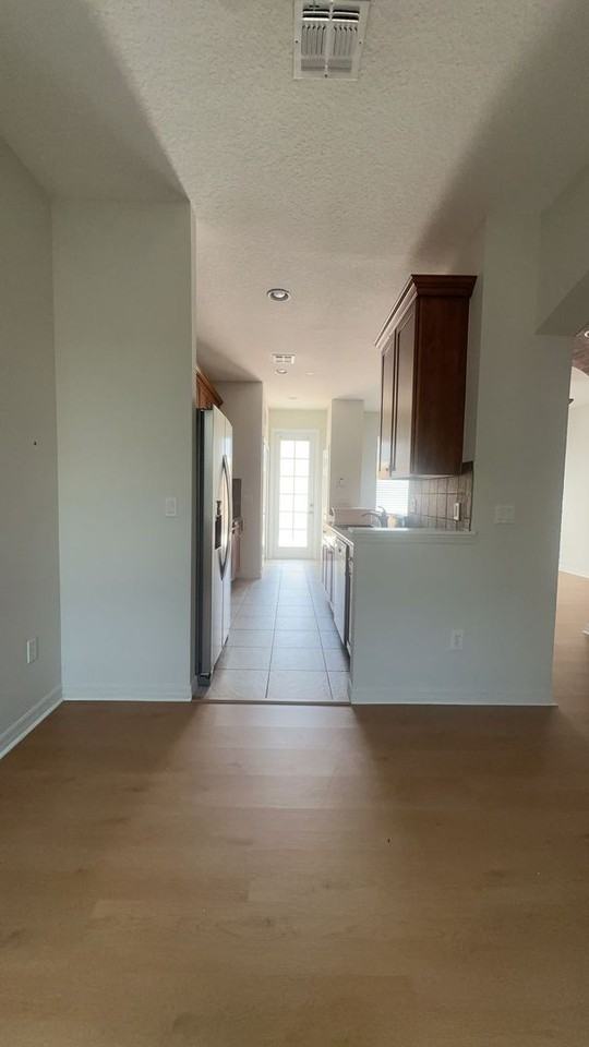 9607 Fenrose Ter - Photo 4 of 33
