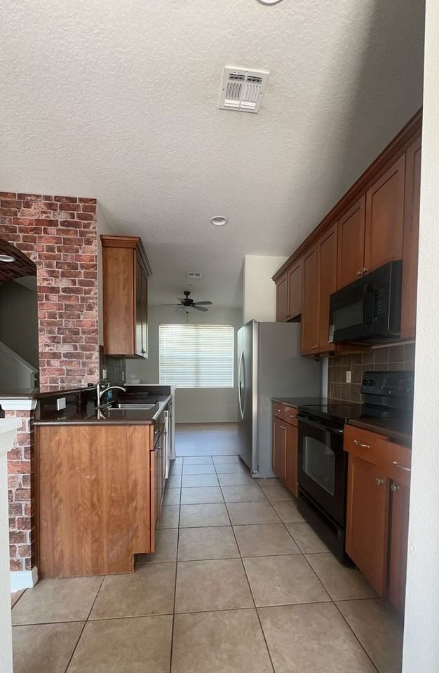 9607 Fenrose Ter - Photo 6 of 33