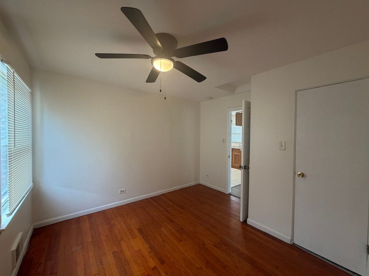 12609 S Yale Ave - Photo 5 of 13