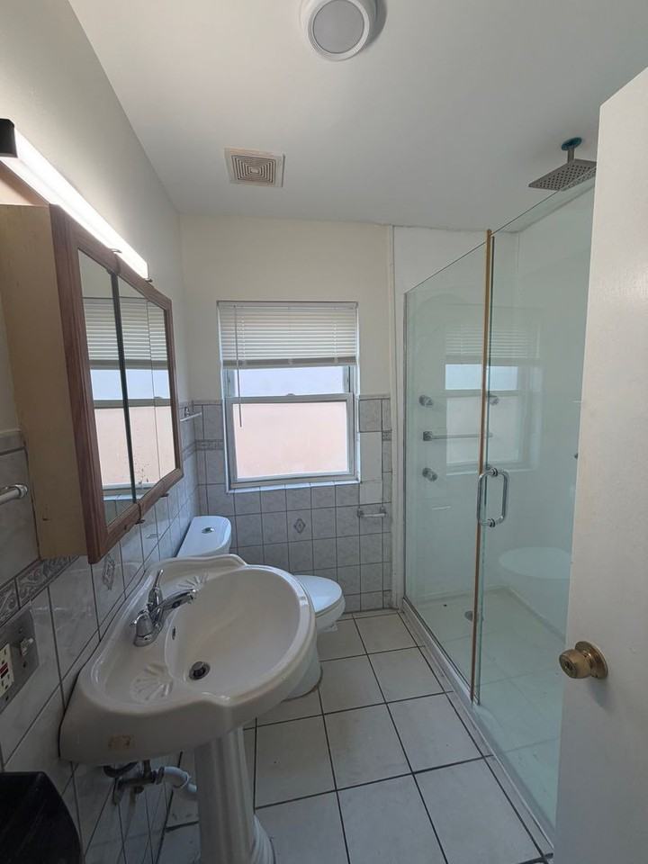 12609 S Yale Ave - Photo 6 of 13
