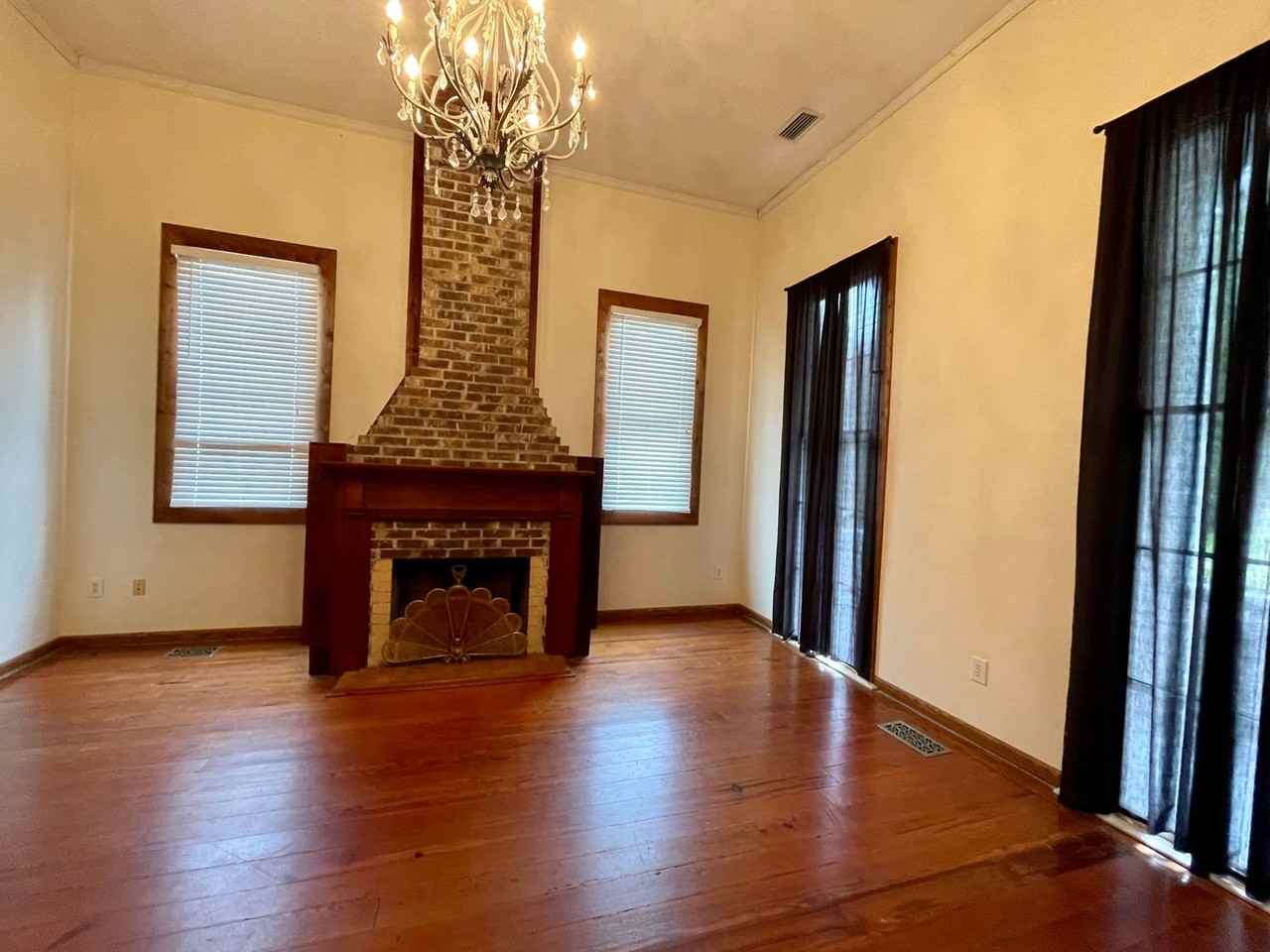 222 S Dearborn St - Photo 3 of 16